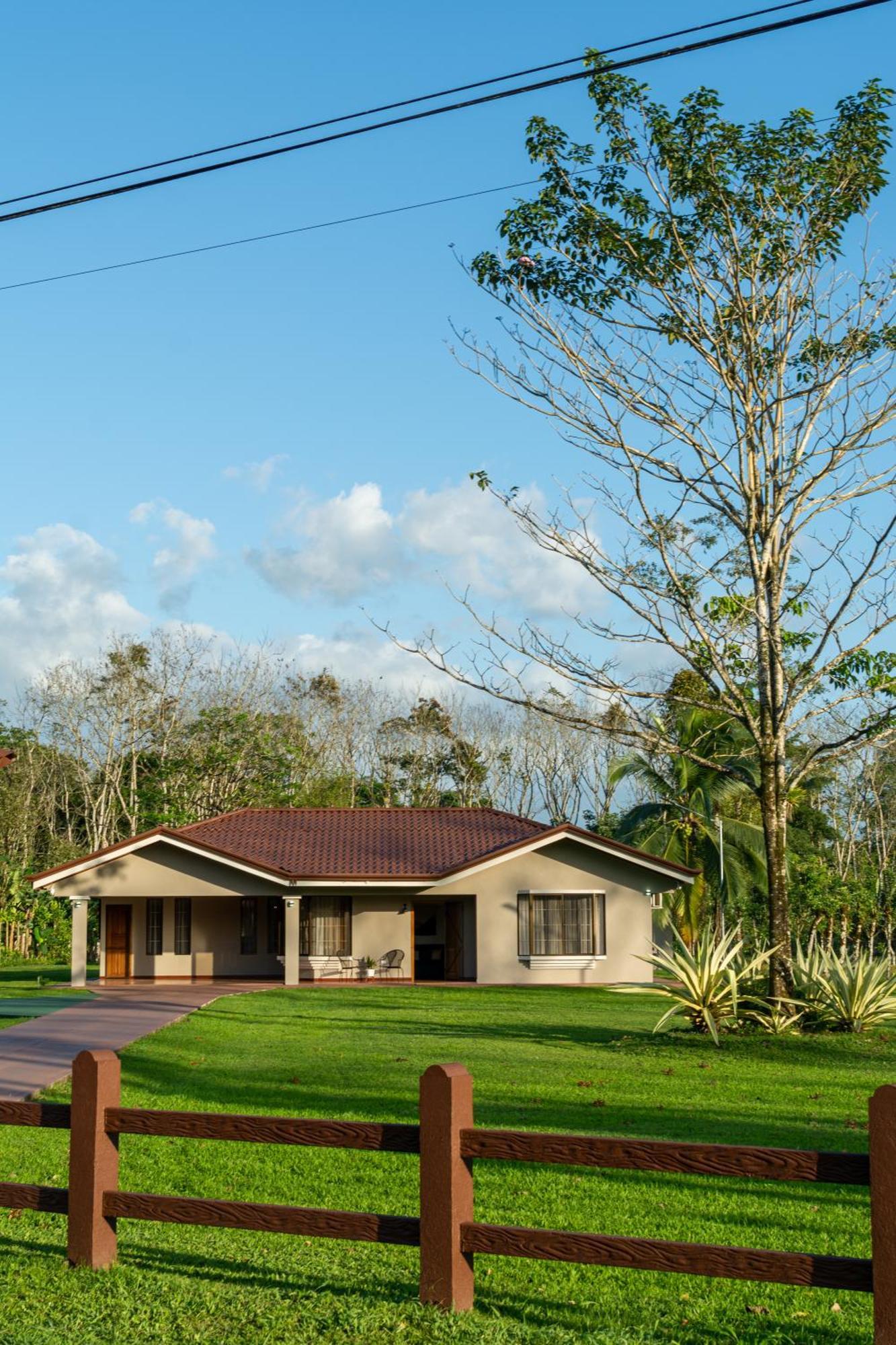 Casa Roble Fortuna La Fortuna Exterior photo