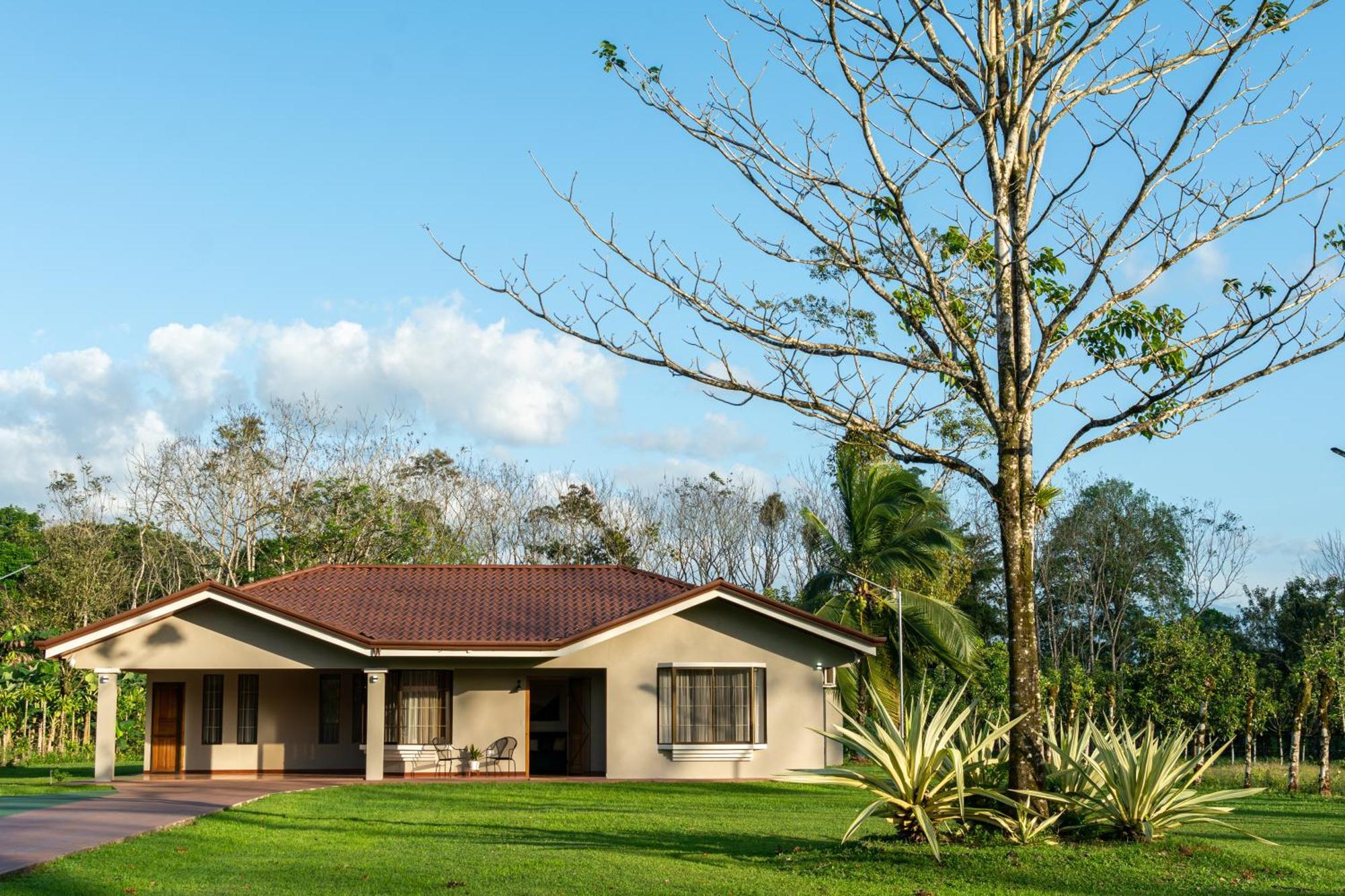 Casa Roble Fortuna La Fortuna Exterior photo